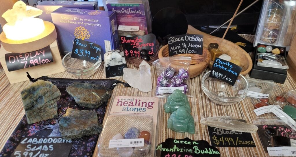 healing-stones-crystal-kits-buddha-display